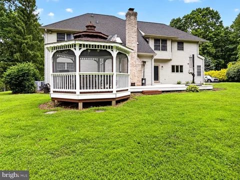 Exterior - 15 Scenic Dr, Ewing, NJ 08628 photo 5 of 7
