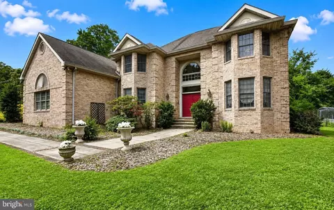 Exterior - 15 Scenic Dr, Ewing, NJ 08628 photo 2 of 7