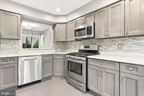 64 Winchester Dr, Hightstown, NJ 08520