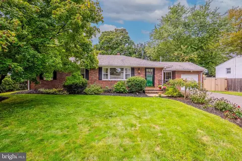 113 Springcrest Dr, Hightstown, NJ 08520