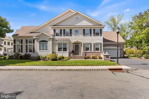 1 Riviera Ct, Trenton, NJ 08648