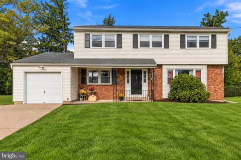 65 Nancy Ln, Trenton, NJ 08638