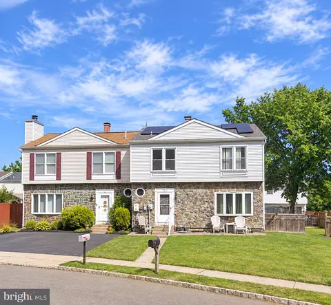 5 Conrad Ct, Lawrence Township, NJ 08648