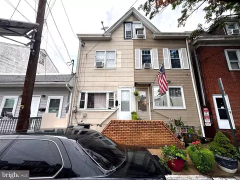 32 Elm St, Trenton, NJ 08611