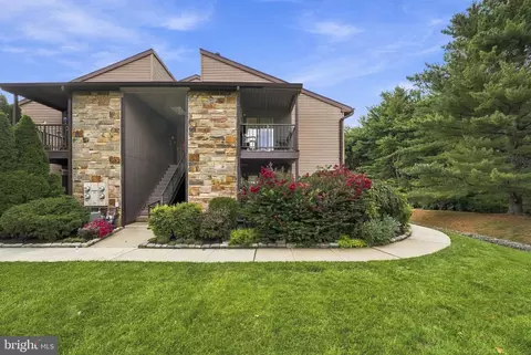 20 Gena Ct, Hamilton, NJ 08690