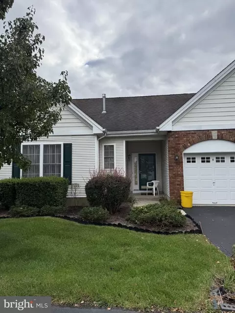 5 Goldfinch Dr, Hamilton, NJ 08690