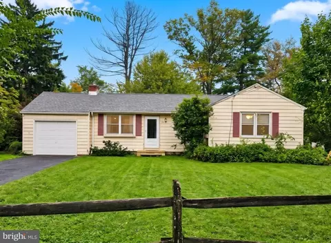 19 Dorann Ave, Princeton, NJ 08540