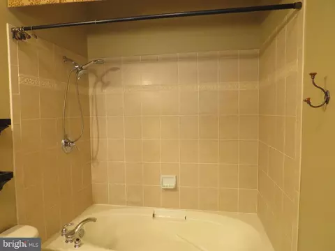 Bath - 116 Masterson Ct, Ewing, NJ 08618 photo 4 of 6