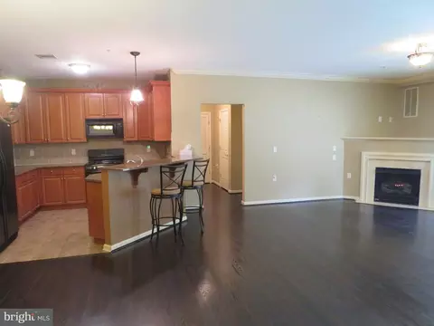 Living - 116 Masterson Ct, Ewing, NJ 08618 photo 3 of 4