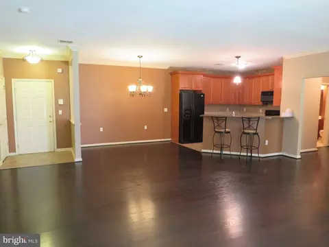 Living - 116 Masterson Ct, Ewing, NJ 08618 photo 2 of 4