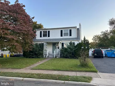 4 Abbey Pl, Hamilton, NJ 08610