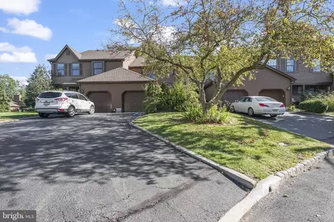 62 Danielle Ct, Lawrence Township, NJ 08648