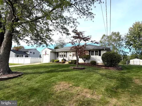 1012 Estates Blvd, Hamilton, NJ 08690