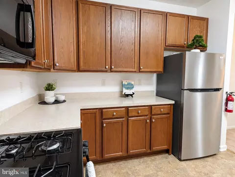 Kitchen - 314 Timberlake Dr, Ewing, NJ 08618 photo 2 of 2