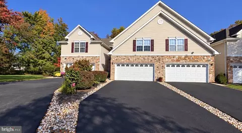 71 Heath Ct, Pennington, NJ 08534