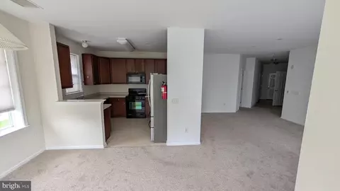 Living - 528 Timberlake Dr, Ewing, NJ 08618 photo 3 of 4