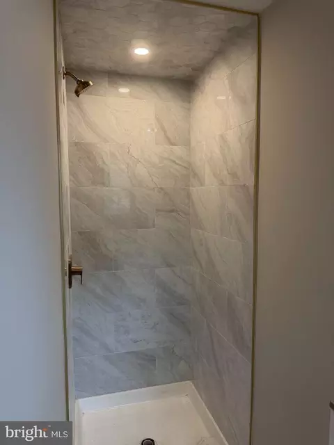 367 W Upper Ferry Rd, Ewing, NJ 08628 photo 3