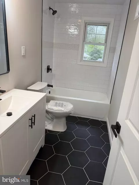 367 W Upper Ferry Rd, Ewing, NJ 08628 photo 2