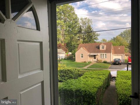 28 Pennwood Dr, Ewing, NJ 08638 photo 2