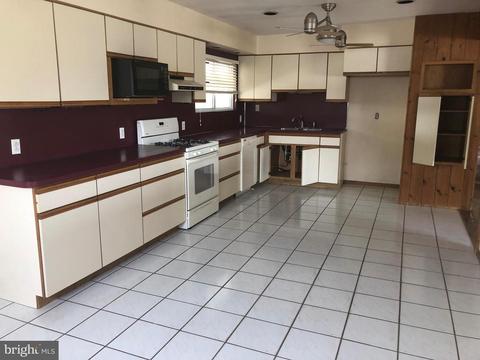 18 Edgemont Rd, Hamilton, NJ 08620 photo 5