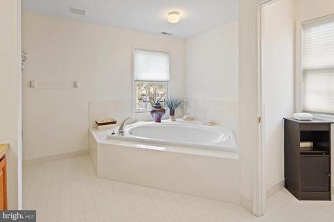1 Rose Everett Ct, Hamilton, NJ 08690 photo 23