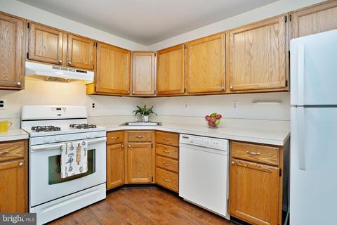 421 Silvia, Ewing, NJ 08628 photo 4