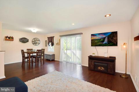 104 Violet Ln, Ewing, NJ 08628 photo 3