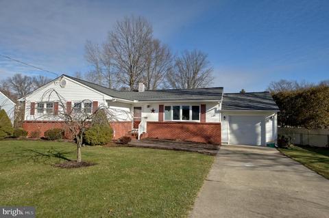28 Heather Dr, Ewing, NJ 08638 photo 2