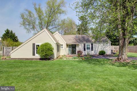 7 Wilbur Dr, Allentown, NJ 08501