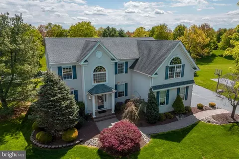 58 Heritage Dr, Allentown, NJ 08501