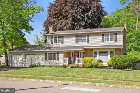 10 Sandburg Dr, Allentown, NJ 08501