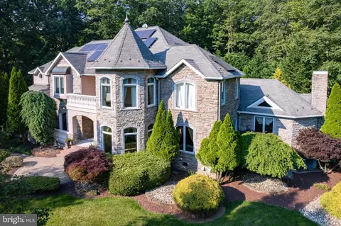 2 Graham Pl, Millstone Township, NJ 08535