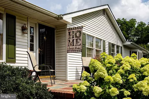 72 Rues Rd, Cream Ridge, NJ 08514
