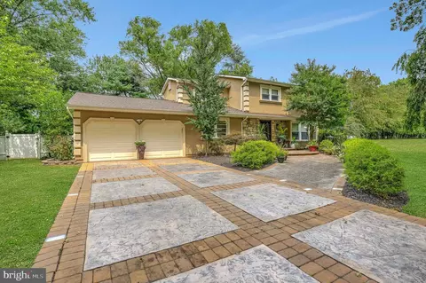 12 Sunnybrook Dr, Freehold, NJ 07728