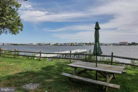 200 Portland Rd #C-17, Highlands, NJ 07732