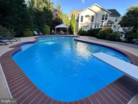 3 Bridgewater Way, Farmingdale, NJ 07727