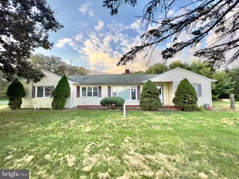 160 Oakland Mills Rd, Englishtown, NJ 07726
