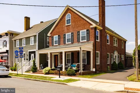 6 Main St N, Allentown, NJ 08501