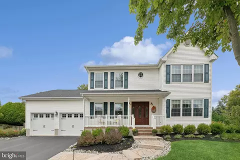 27 Pondview Dr, Allentown, NJ 08501