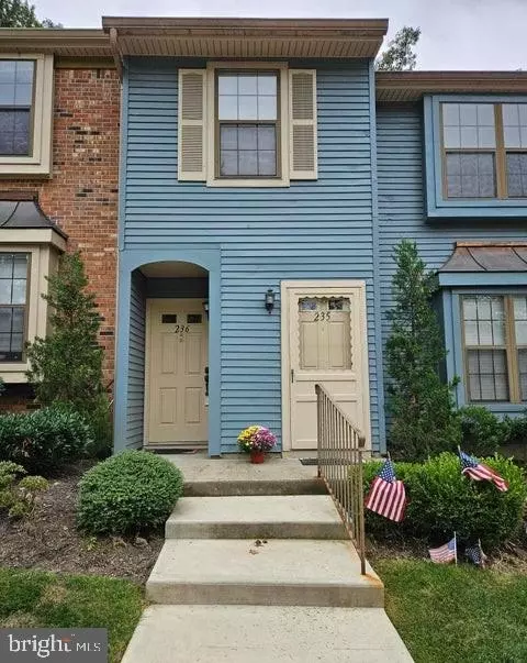 236 Perth Hill Ct, Matawan, NJ 07747