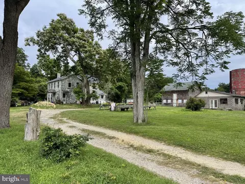 98 Merrick Rd, Farmingdale, NJ 07727