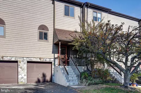 907 Alpine Trl, Neptune, NJ 07753