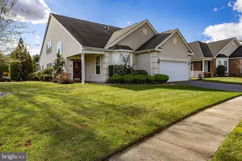 32 Betsy Ross Dr, Allentown, NJ 08501