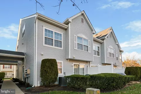 67 Shinnecock Hills Ct, Howell, NJ 07731