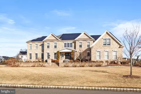 33 Weathervane Cir, Cream Ridge, NJ 08514