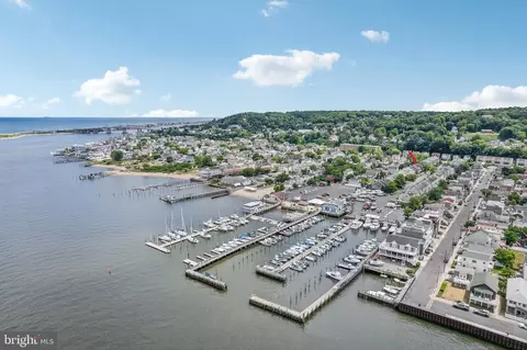 121 Marina Bay Ct, Highlands, NJ 07732