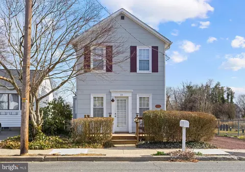 33 Hamilton St, Allentown, NJ 08501