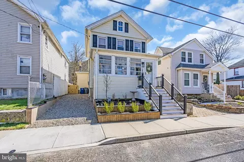 58 3rd St, Keyport, NJ 07735