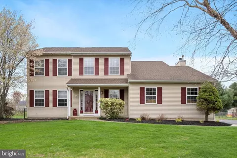 7 Galloping Brook Dr, Allentown, NJ 08501
