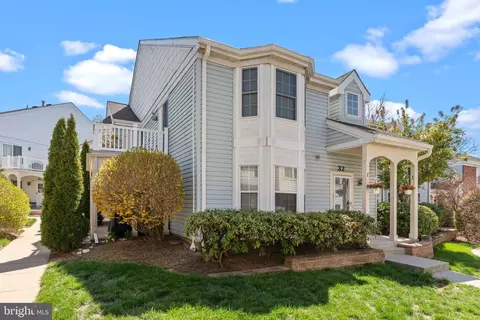 32 Tulip Ln, Freehold, NJ 07728